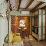 Maria's Boutique 4*